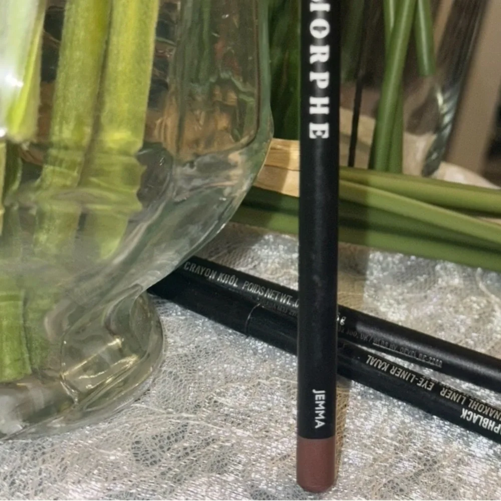 Morphe Color Pencil in the shade Jemma (Rose Bronze).